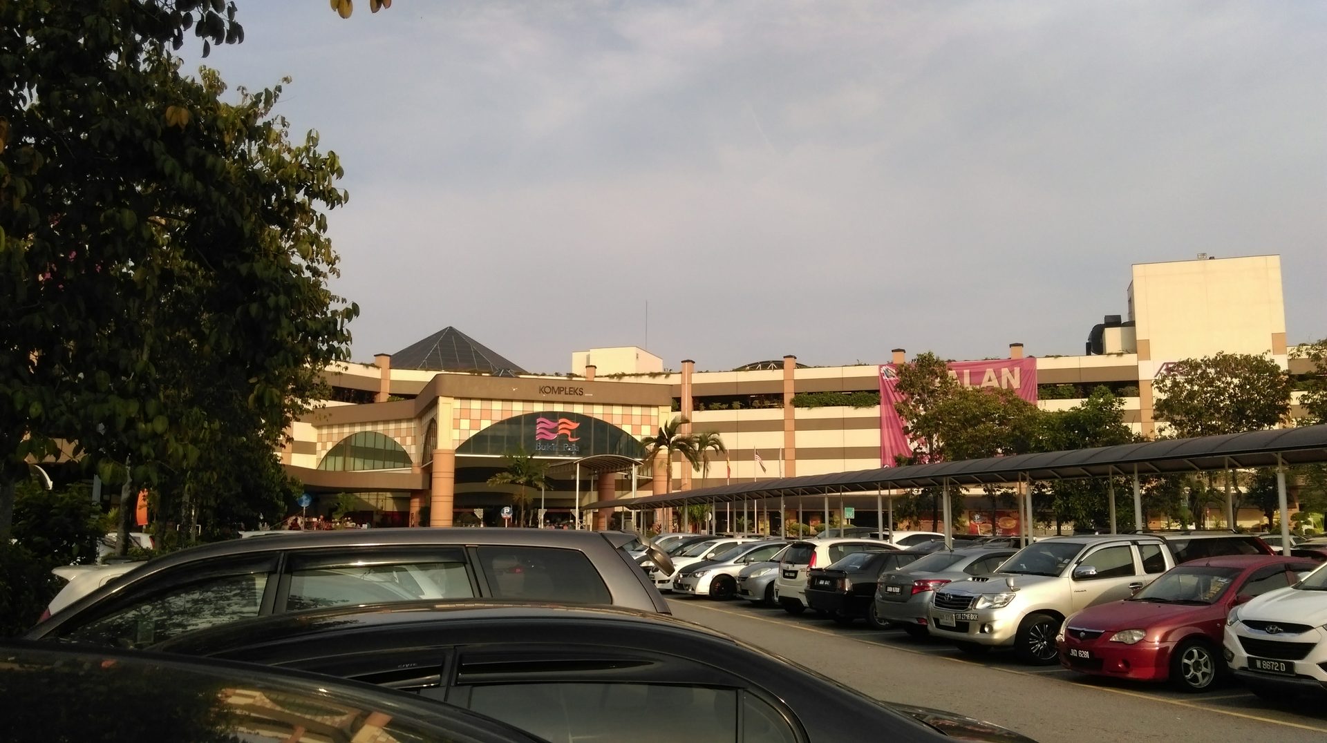 AEON Mall Bukit Raja